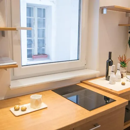 Lazar Apartman *